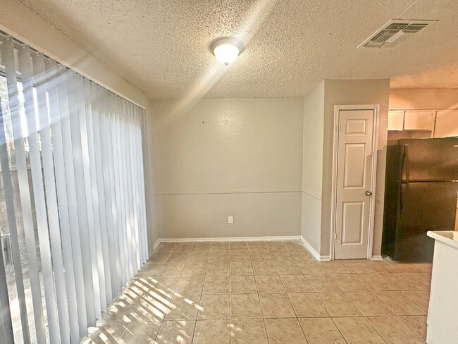 Building Photo - 7508 Oak Chase