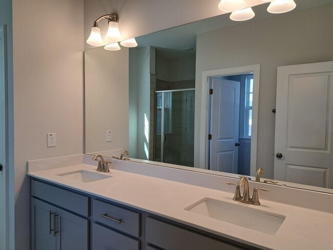 Building Photo - 324 Natsam Wds Wy