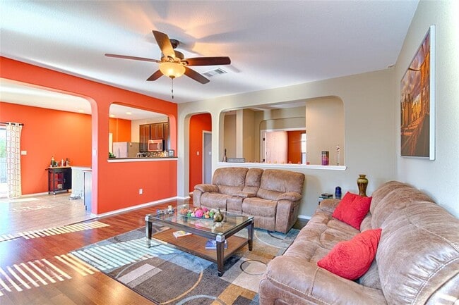 Building Photo - 505 Willow Walk Dr