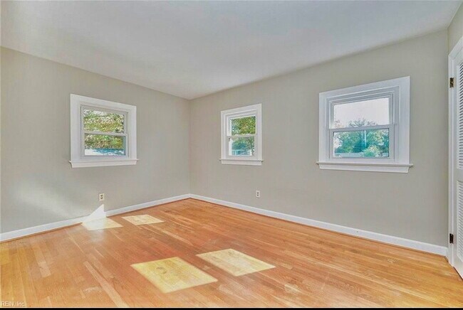 Building Photo - SINGLE FAMILY HOME.