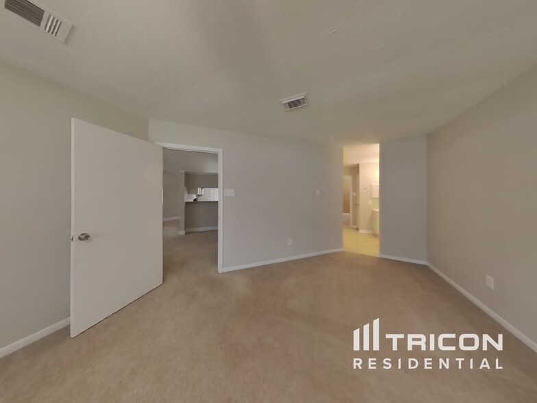 Building Photo - 3551 Windmoor Dr