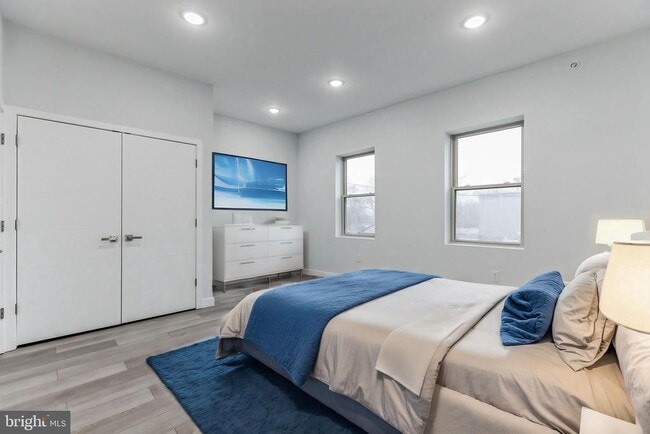 Building Photo - 2301 N 6th St