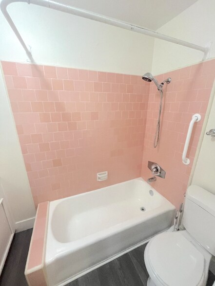 Building Photo - 270 Cliff Dr