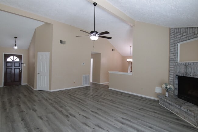 Building Photo - 6918 Glen Rosa Dr