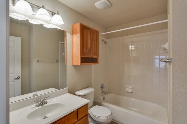 Building Photo - NICE 3 BEDROOM PATIO HOME LOCATED IN COTTONWOOD CREEK!