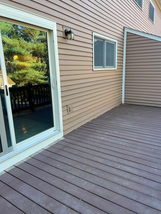 Building Photo - 14 Orient Way