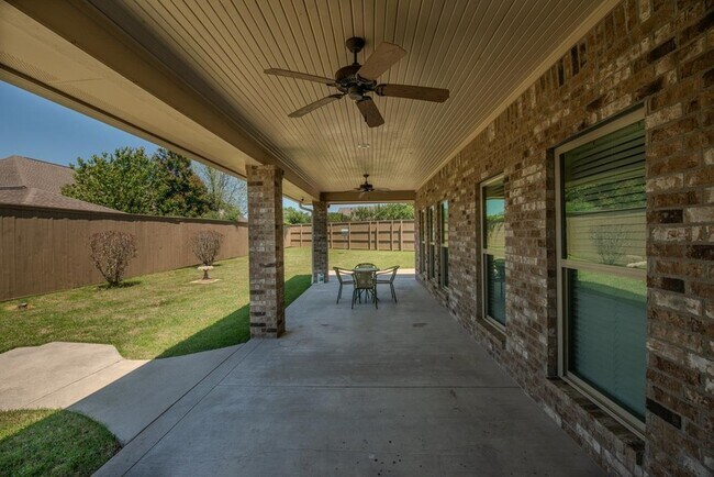 Building Photo - 313 Winding Brook Dr