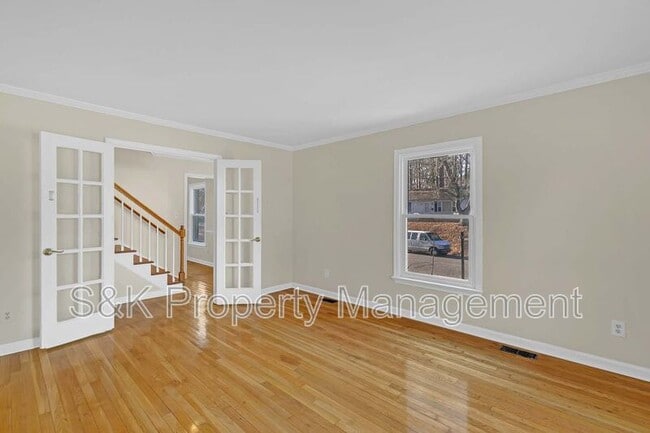 Building Photo - 350 Hughes Dr