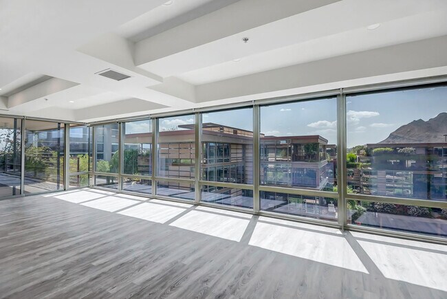 Building Photo - 7137 E Rancho Vista Dr
