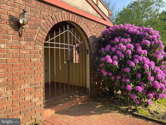 Primary Photo - 199 Liberty Dr