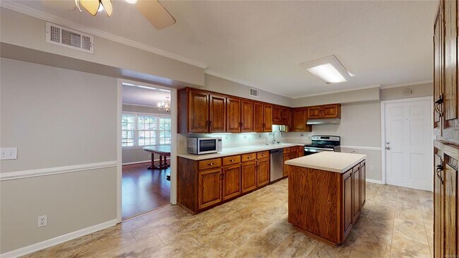 Building Photo - 126 Cedar Dr
