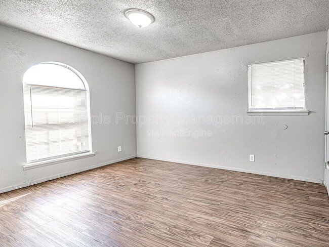 Building Photo - 601 N Wisconsin Ave