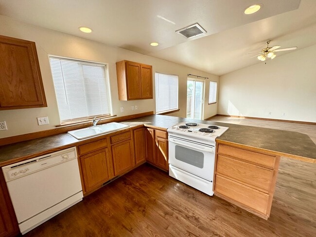 Primary Photo - 3 Bedroom Home North of CWU