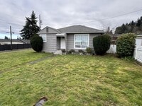 Building Photo - Centrally Charming