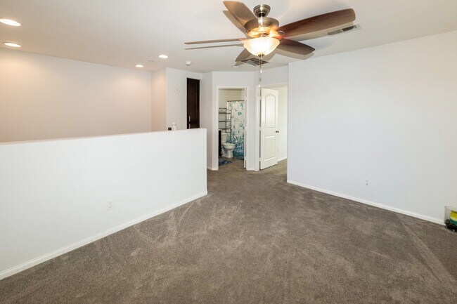 Building Photo - 1460 Mockingbird Ct