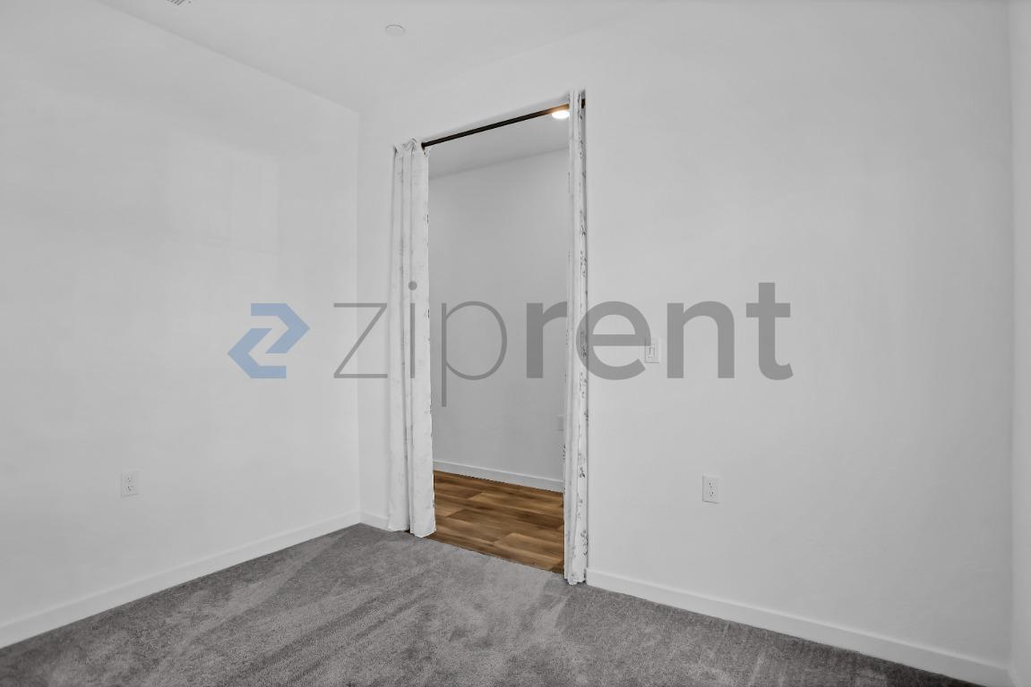 Building Photo - Unit