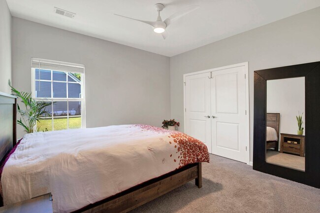 Building Photo - Savannah Quarters!