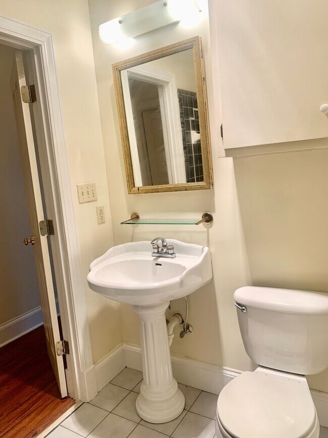 Building Photo - 405 N Madison St