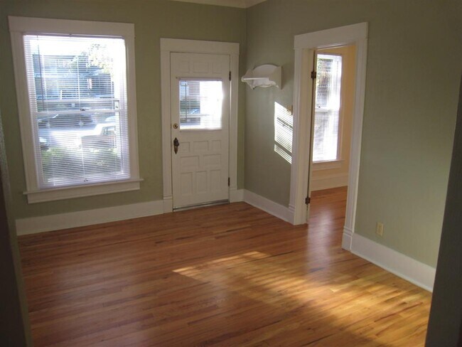 Building Photo - 306 Peterson St