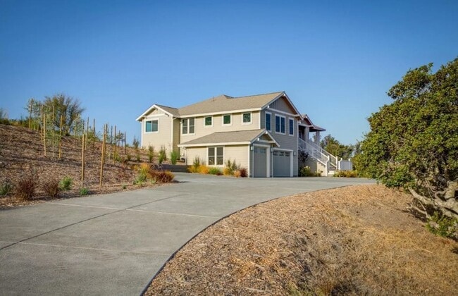 Building Photo - Modern Country Home in Petaluma – 4 Bed, 3.5 Bath | 2,753 Sq. Ft | Available December 15th
