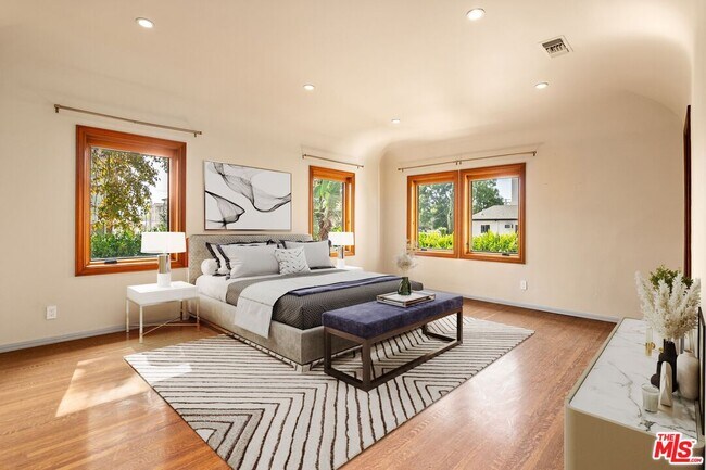 Building Photo - 11159 La Maida St