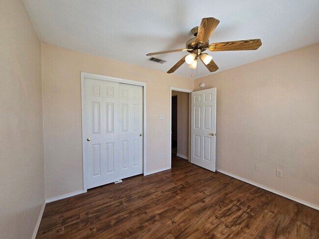 Building Photo - AVAILABLE NOW!