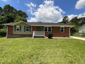 Building Photo - Stylish 3-Bedroom with Expansive Yards in ...