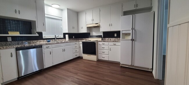 Building Photo - 7711 Lazy Ln