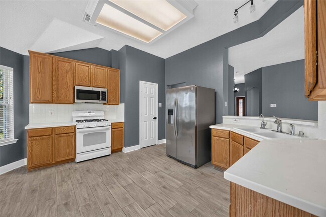 Building Photo - 3519 Crescent Dr