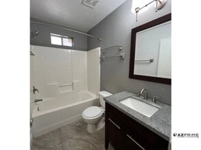 Building Photo - 9638