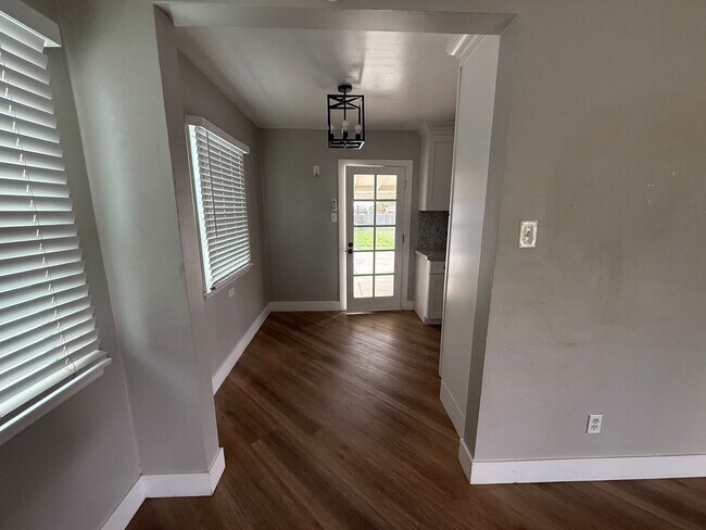 Building Photo - Multi Generation Home 4 Bedroom 3 Bath