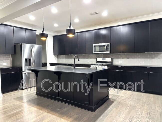 Building Photo - 920 Grove Valley Dr