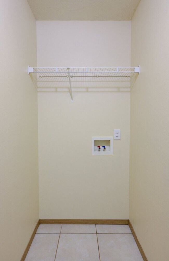 Building Photo - 3 Bedroom in Republic Schools!