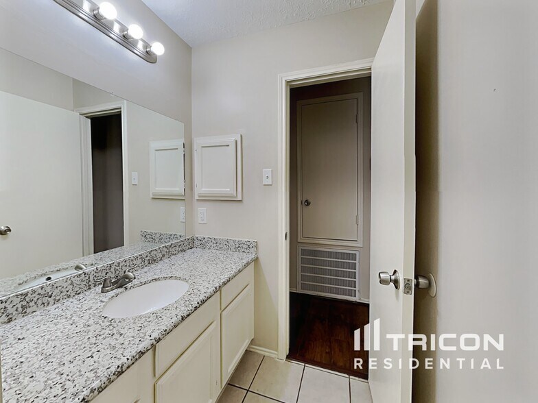 Building Photo - 18807 Danalyn Ct
