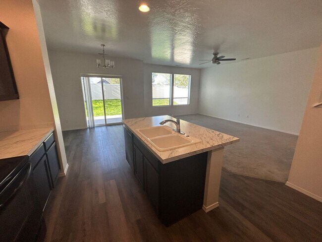 Building Photo - 3 Bedroom plus Loft For Rent! Victory Sout...