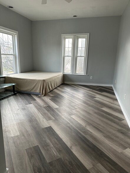 Building Photo - 322 S Elm Ave