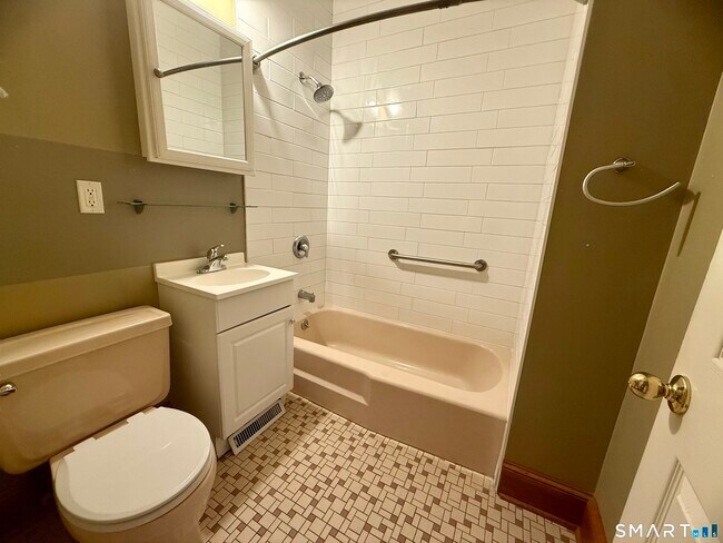 Building Photo - 112 Belden St