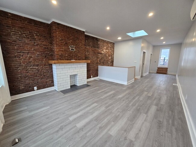 Building Photo - Beautifully Remodeled 3 Bedroom With Rooftop Deck - Downtown Sharpsburg