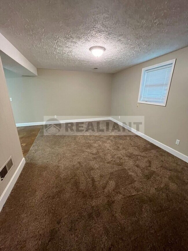 Building Photo - 4013 Elora Ln