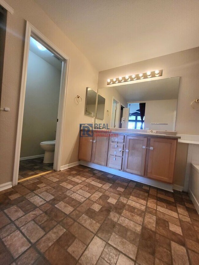Building Photo - 8408 Blackgum St