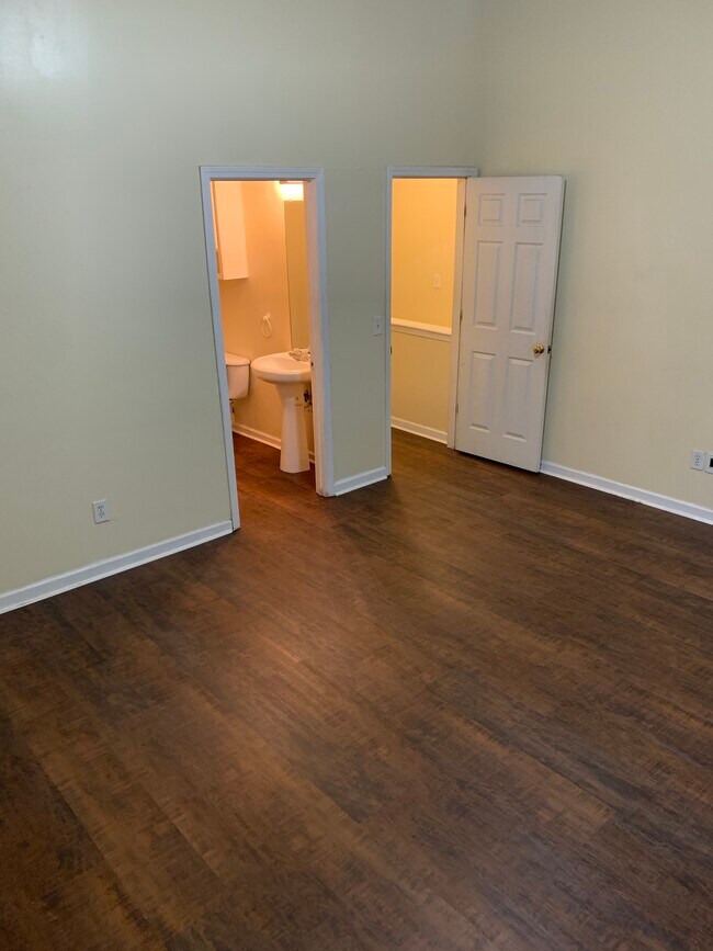 Bedroom 1 with bathroom - 6115 Camden Forrest Dr