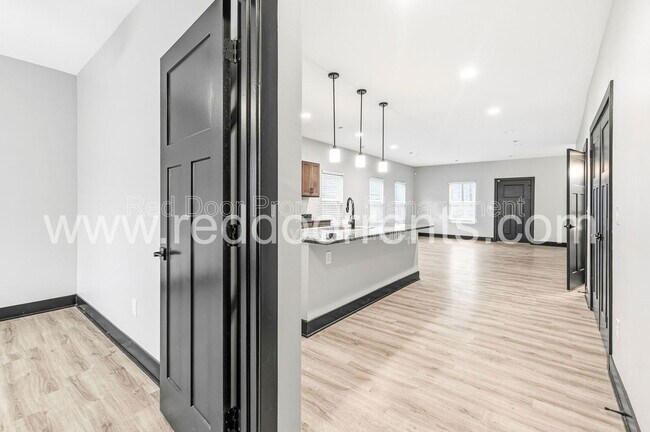 Building Photo - 416 Eastern Ave