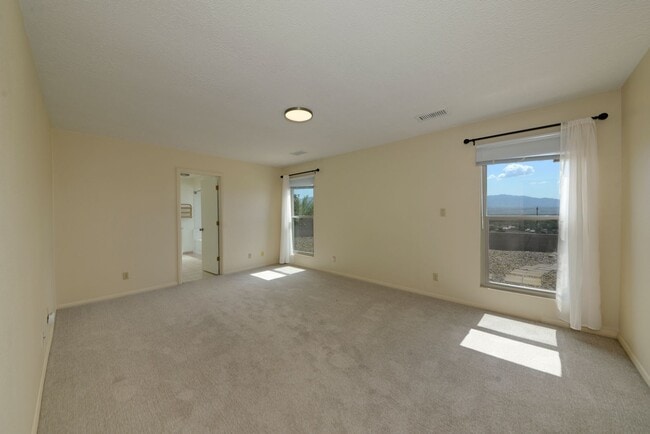 Building Photo - Amazing 4 Bedroom with Views SE Rio Rancho!