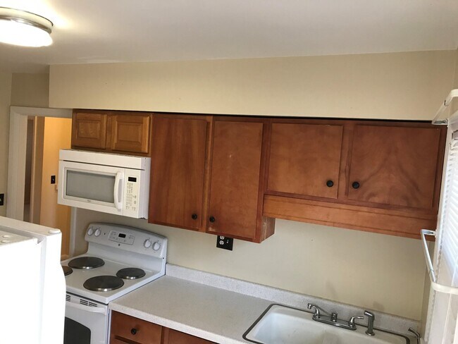 Building Photo - 105 Beechwood Ave