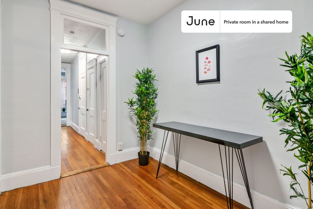 Building Photo - Room in Shared 3 bed/1 bath home