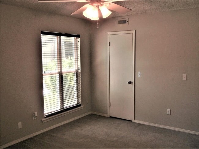 Building Photo - 6552 N Meridian Ave