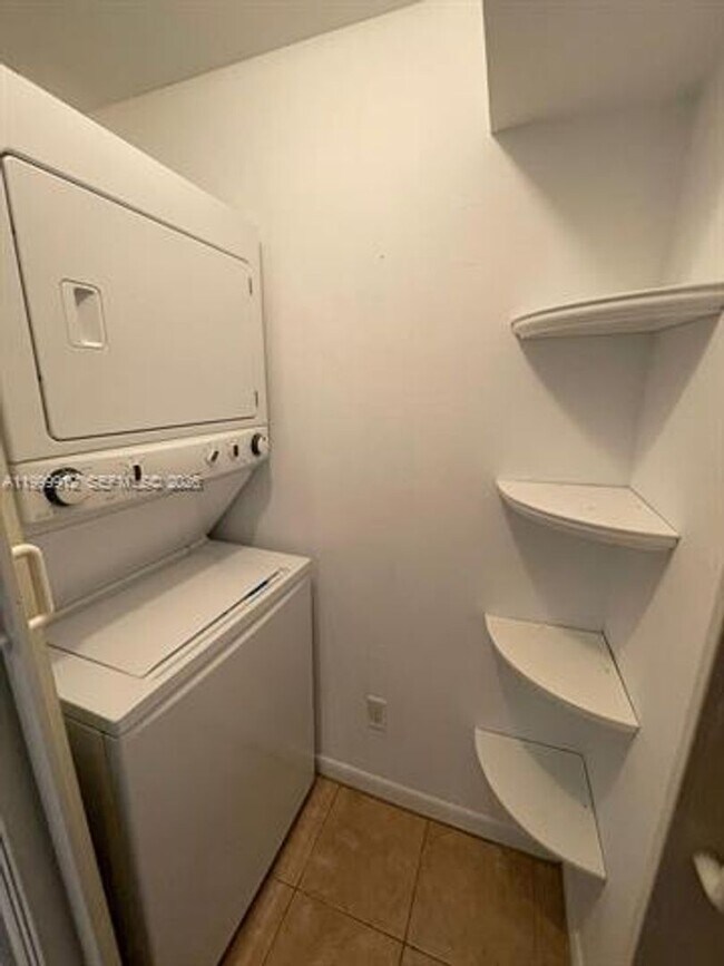 Building Photo - 770 Claughton Island Dr