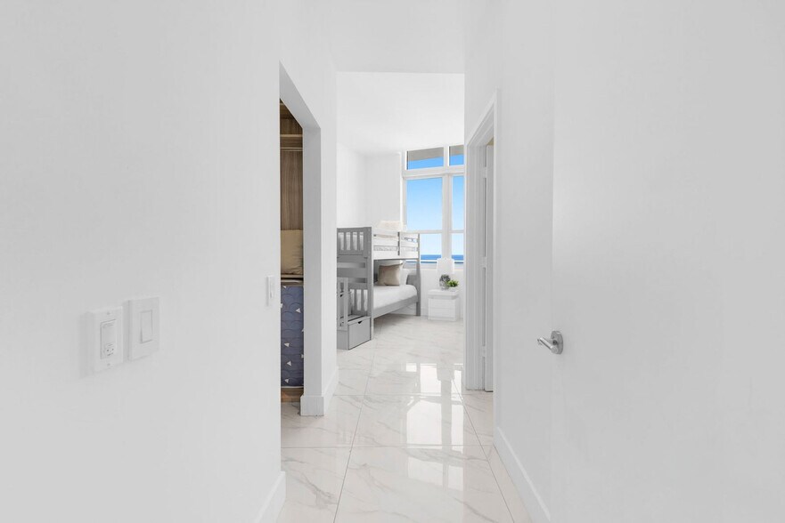 Building Photo - 4111 S Ocean Dr