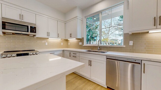 Building Photo - 2782 Sassy St