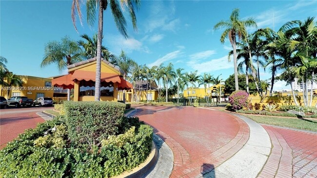 Building Photo - 9735 Fontainebleau Blvd